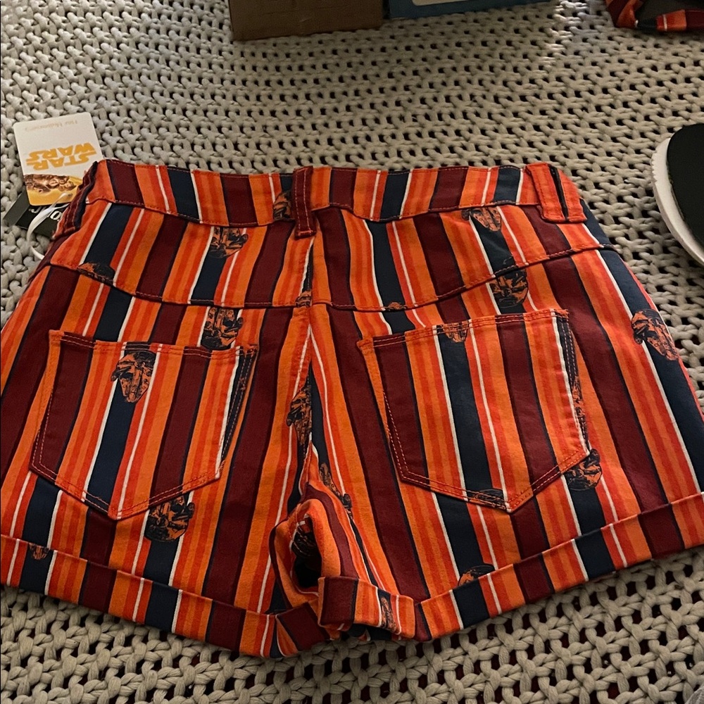 Star Wars Her Universe Button-Front Shorts - Picture 3 of 3